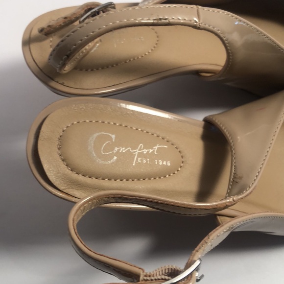Woman’s comfort fall nude closed toe comfort heels - Picture 5 of 11